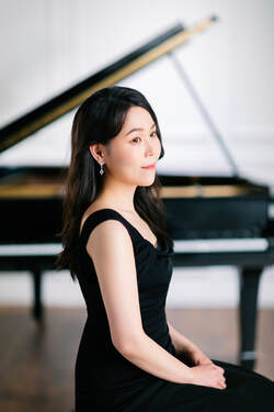 A prize winner of many national and international competitions, Dr. Soojung Hong actively performs internationally and at regional concert venues in Minnesota and Wisconsin. Her solo recital at Dame Myra Hess Concert Series at Chicago Public Library has been broadcast live to on WFMT, Chicago’s classical music station and on the internet. She is a recipient of Minnesota State Arts Board’s Artist Initiative Grant and is currently working on the album of Fanny Mendelssohn’s cycle “Das Jahr” (“The Year”), as well as a number of live performances of the work, accompanied by display of contemporaneous paintings and reading of live poetry.
 
​  Dr. Hong is a passionate about education, and has been teaching for over 15 years. She teaches students of all ages and levels, who, under her expert  guidance, successfully prepare recitals, contests and auditions. She is a frequent master class presenter and competition adjudicator, and serves as a piano instructor at MacPhail Center for Music and The International School of Minnesota. 